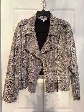 SOFIA VERGARA jacket and jeans. $24, size 1X